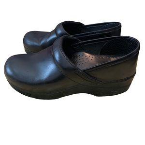 Dansko Women’s Black Leather Nurse Shoes Size 37 EU ,  US size 6.5-7